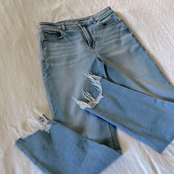 American Eagle Women’s Size 8 Long High Rise Mom Jean - Picture 1 of 4